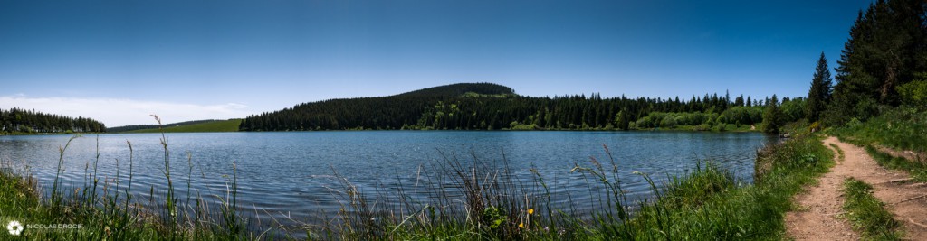 Panorama du lac de Servieres